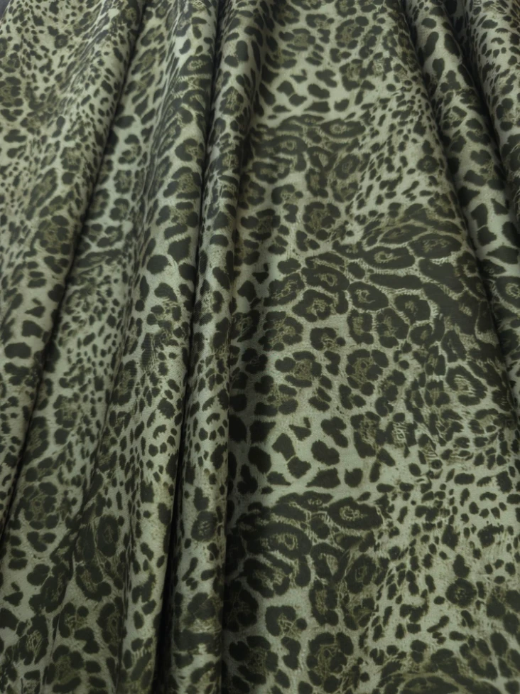 Matase satinata animal print verde