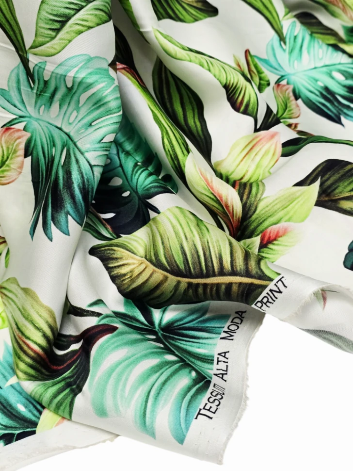 Țesătură din vâscoză imprimată cu motiv tropical