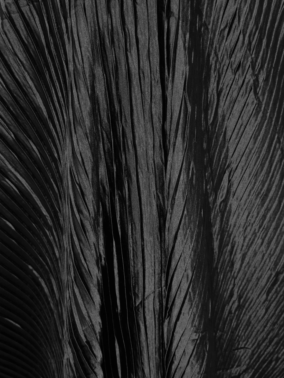 Satin plisat Noir Elegance