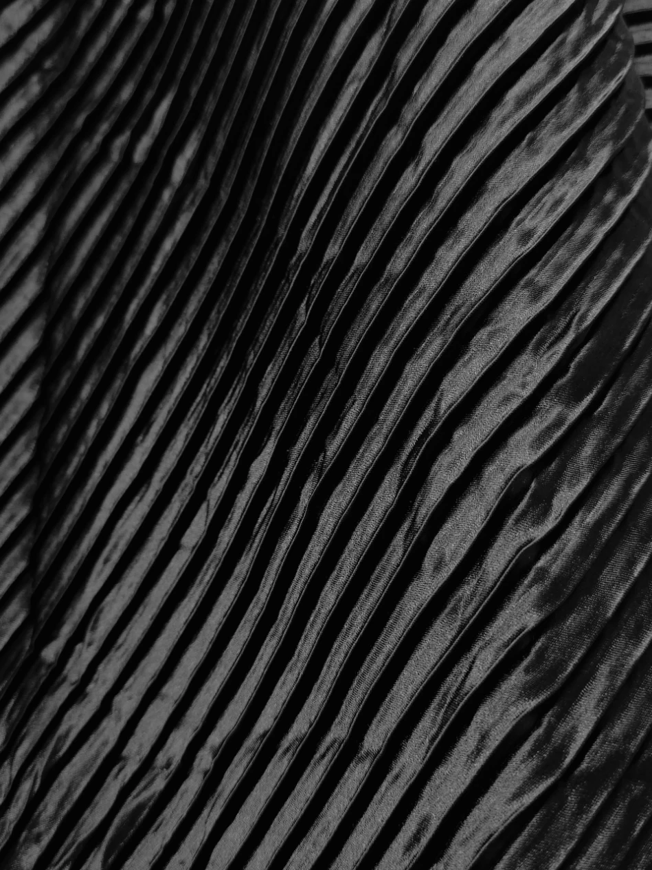 Satin plisat Noir Elegance