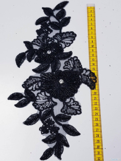Aplicatie dantela flori negre cu aplicatii margele